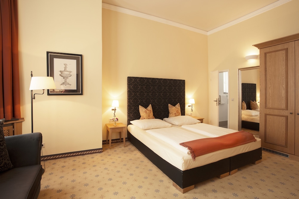 Hotel Villa Florentina - Tap to explore photos