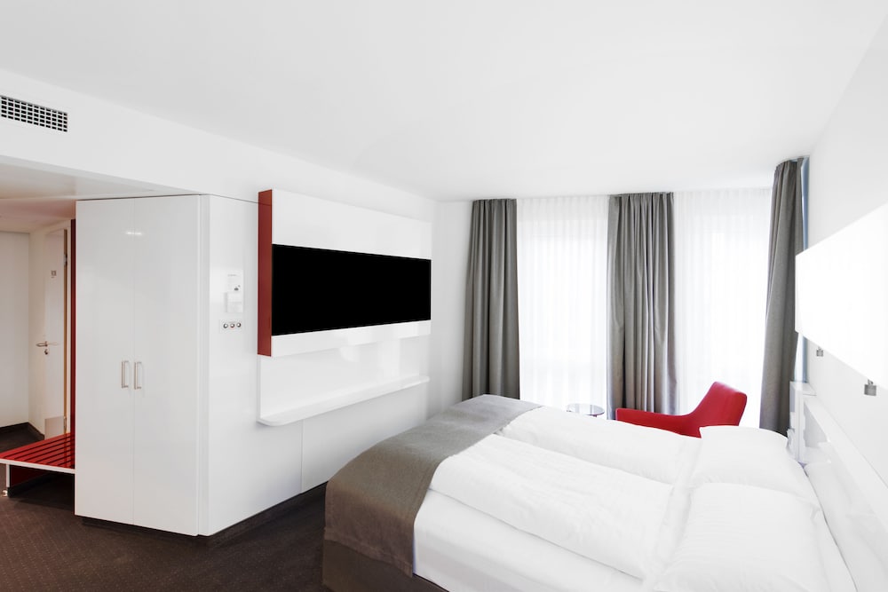 DORMERO Hotel Frankfurt - Tap to explore photos